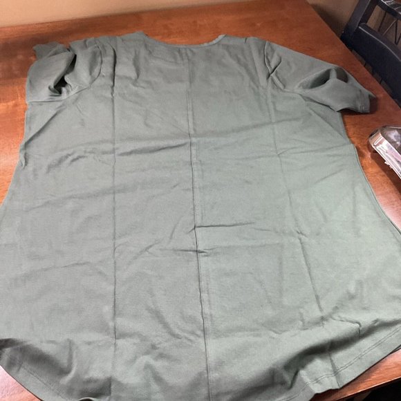 D&Co. Essentials Women's Top Sz 1 XL  Short Sleeve T-Shirt Green Seam In Center - Picture 5 of 10